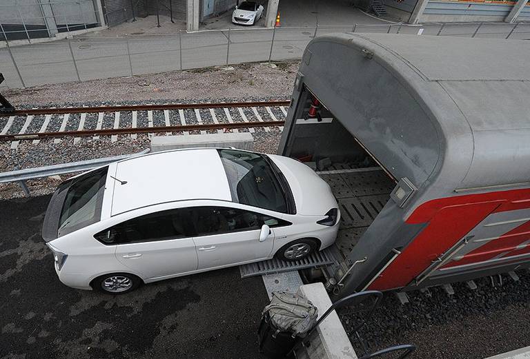 Стоимость отправки жд сеткой авто из Братска в Калининграда